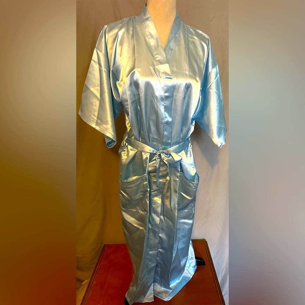 NWOT Unlisted Ice blue short robe. Two pockets in front and ptp is 24”